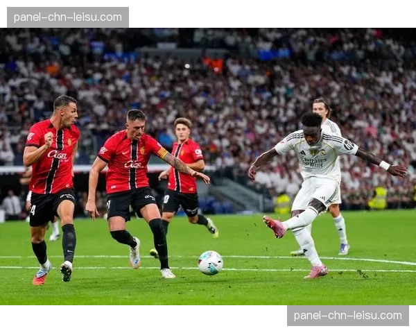 战术分析:阿隆索的三中卫变阵,如何锁死了法兰克福的边路进攻